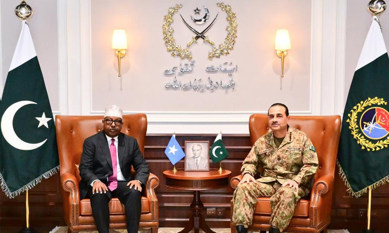 فیلڈ مارشل سید عاصم منیر اور صومالیہ کے وزیر دفاع کی اہم ملاقات