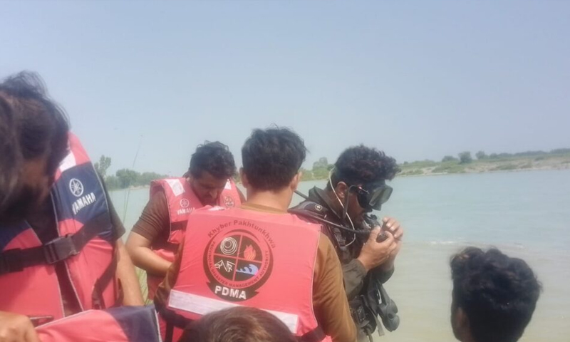 خیبر پختونخوا، 2 بچوں سمیت 9 افراد ڈوب گئے، ریسکیو آپریشن جاری