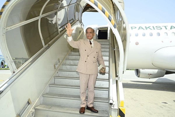 وزیراعظم شہباز شریف 3 روزہ سرکاری دورے پر کرغزستان روانہ