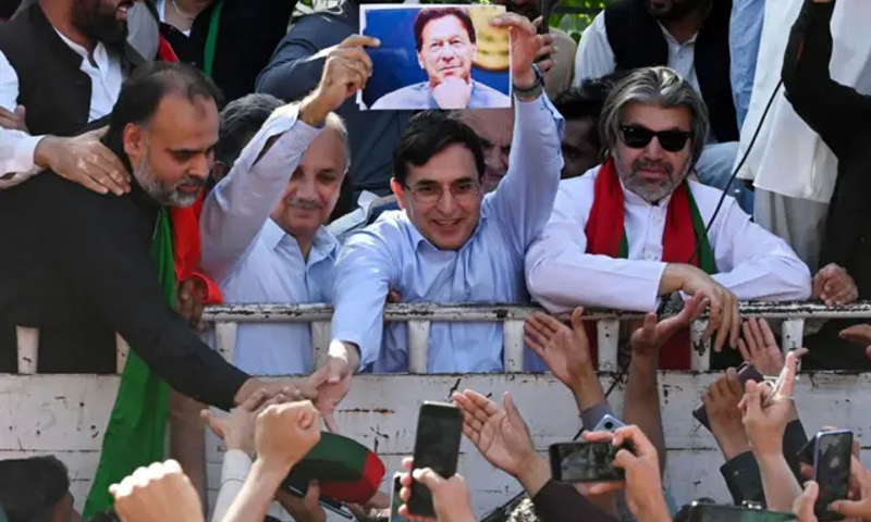 تحریک انصاف نے 4 اکتوبر کو لانگ مارچ کرنے کا فیصلہ کر لیا