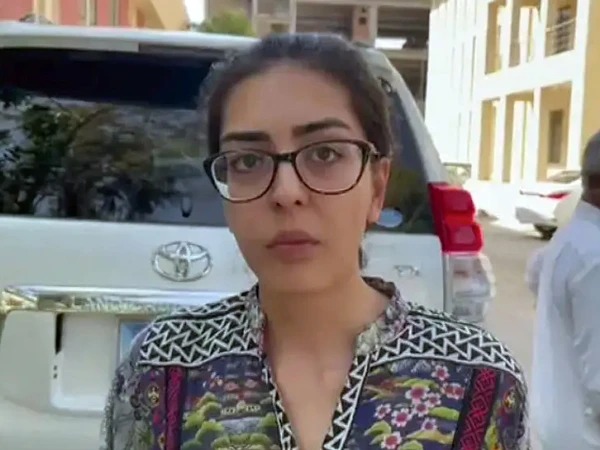 پولیس پر تشدد کا کیس، ایمان مزاری اور شوہر پر فرد جرم کی تاریخ مقرر