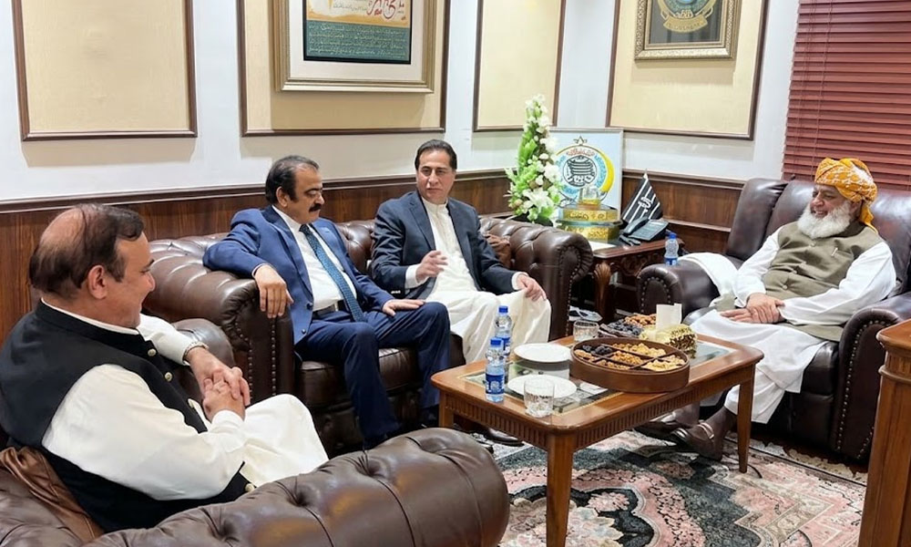 ایاز صادق ، رانا ثناء اور طارق فضل کی مولانا فضل الرحمان سے ملاقات