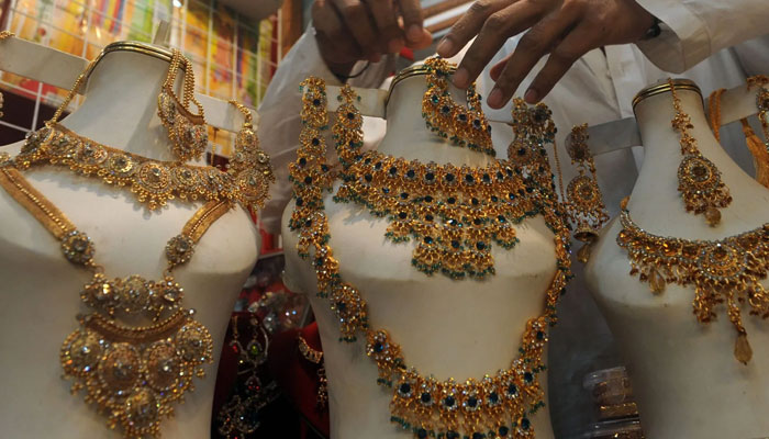 ملک میں سونے کی قیمت میں ہزاروں روپے کی کمی