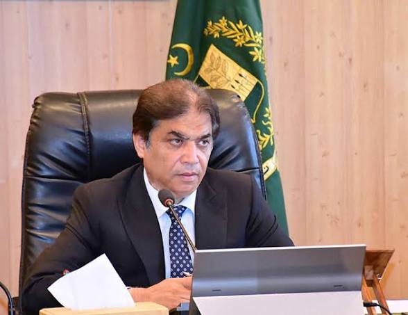 مولانا فضل الرحمان کے بیانات شہدا کے خاندانوں کے لیے تکلیف دہ ہیں، ملکی مفادات پر کوئی سمجھوتہ نہیں ہوگا، کسی کو ریڈ لائن عبور نہیں کرنے دیں گے، حنیف عباسیڈچ
