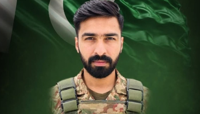 قلات اورگوادر میں فتنہ الہندوستان کیخلاف کارروائیاں، 4 دہشتگرد ہلاک، میجر وجاہت وحید شہید