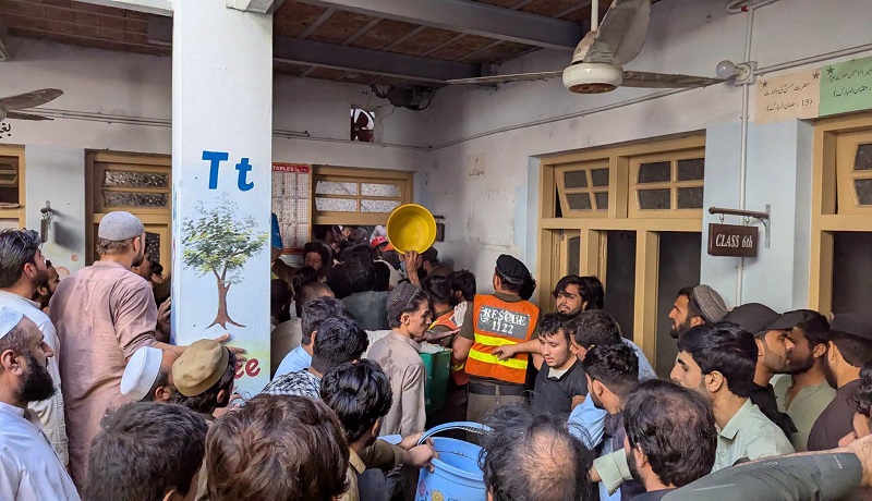 پشاور میں اسکول کی چھت گر گئی، 21 بچے اور ایک خاتون ٹیچر جاں بحق