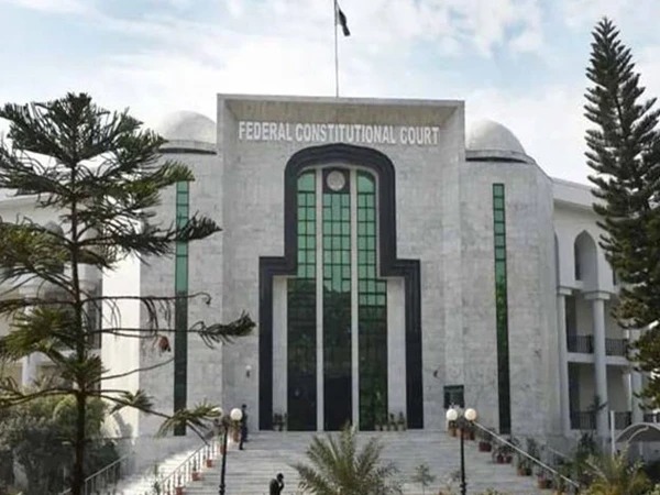 آئینی عدالت نے ای او بی آئی کی اپیل منظور کر لی، اسلام آباد ہائیکورٹ اور محتسب کے احکامات کالعدم