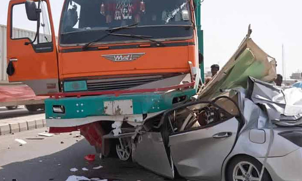 ٹرالر اور کار میں خوفناک تصادم، ایک ہی خاندان کے 5 افراد جاں بحق