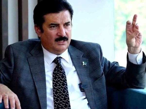 ایمرجنسی لگی تو پی ٹی آئی کے لیے میں اکیلا ہی کافی ہوں، گورنر کے پی